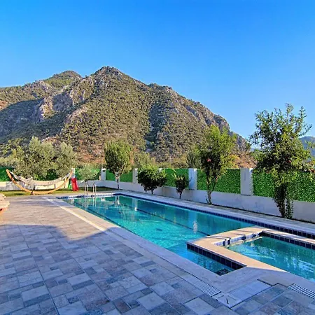 فيلة With Jacuzzi And Children's Play Area For 10 People In Mugla, - Awz170