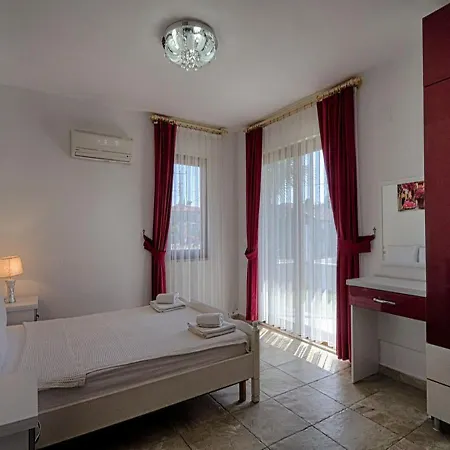 فيلة With Jacuzzi And Children's Play Area For 10 People In Mugla, - Awz170 *